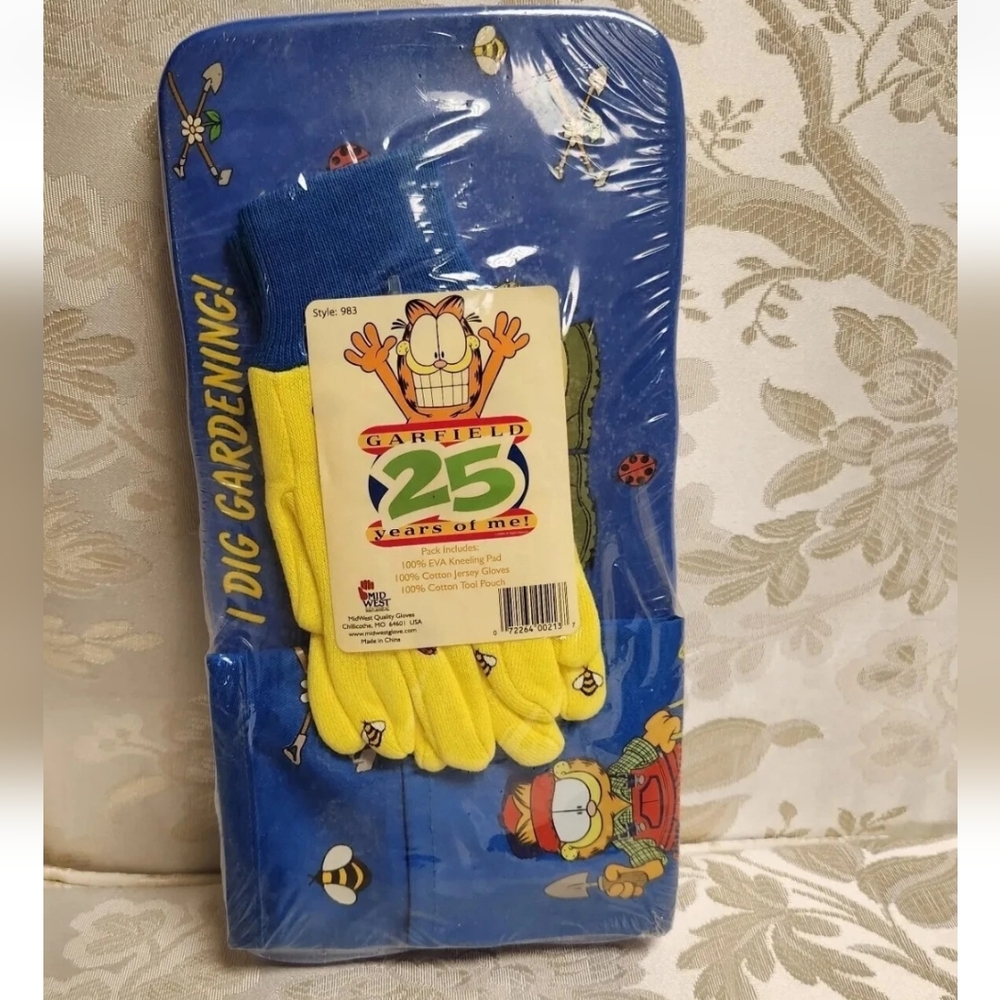 Vintage Garfield 25 Year Anniversary Gardening set Gloves Kneeling Pad Pouch